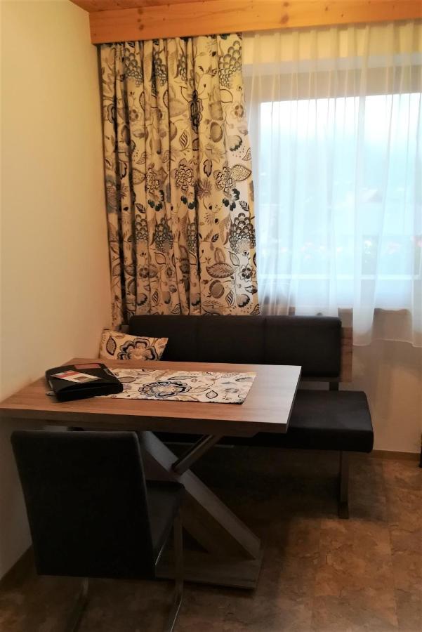 Hochmuth Apartment *