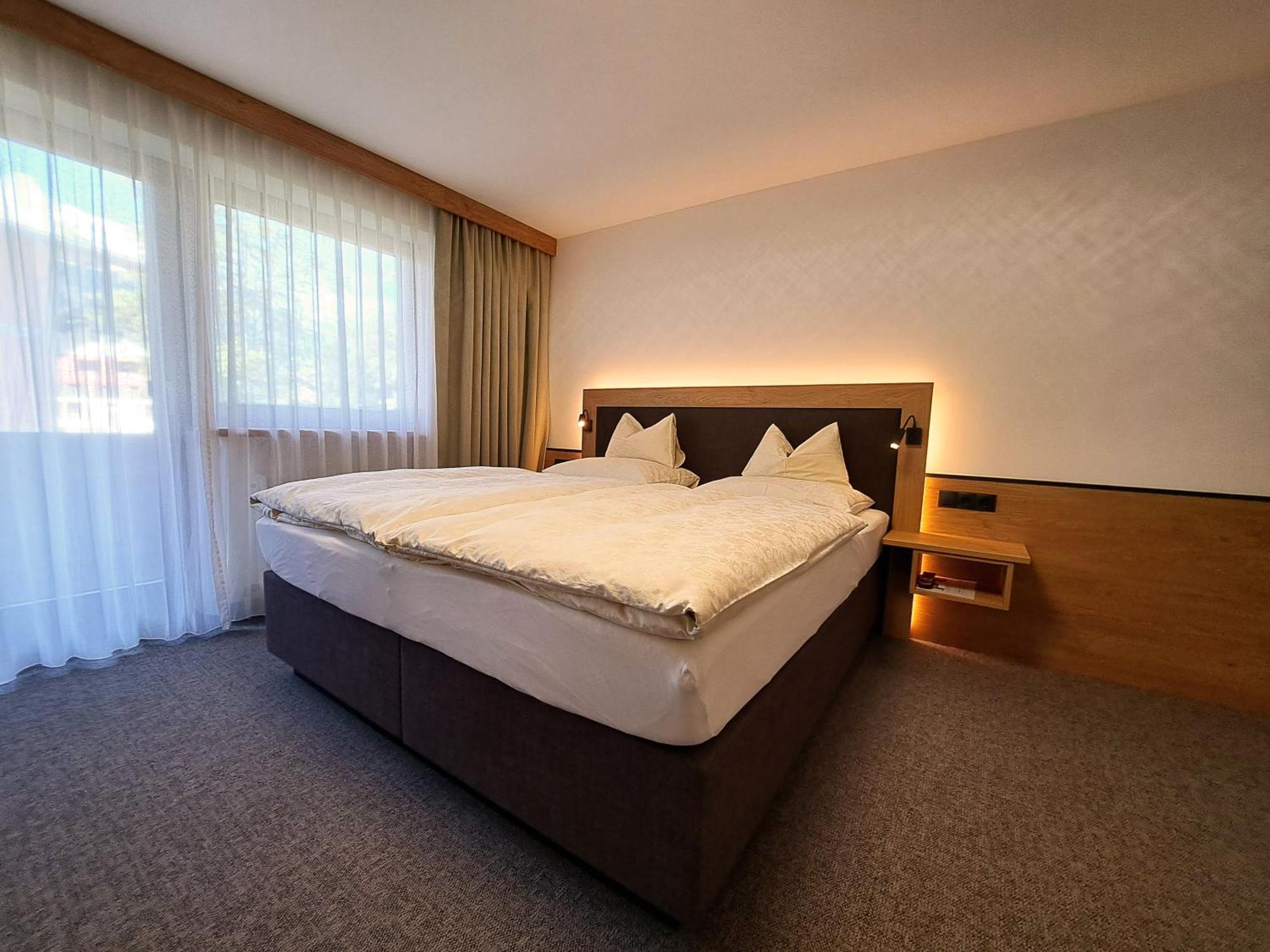 Hochmuth Apartment *